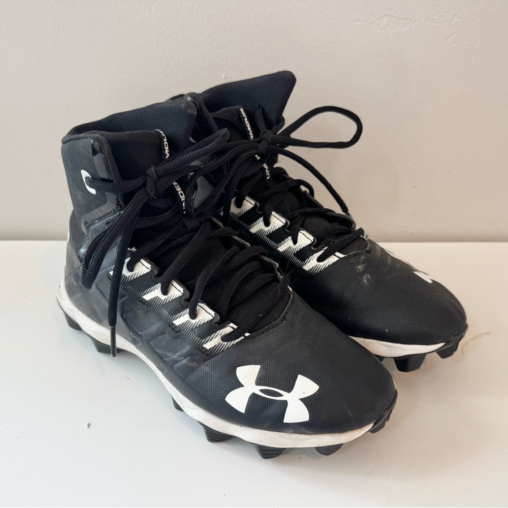 Under Armour Sz 4.5 Youth Boys Renegade RM Jr Football Cleats